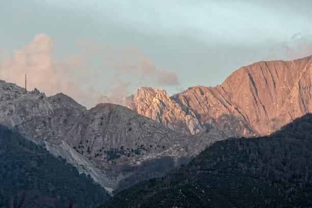 阿尔卑斯山的景色图片下载
