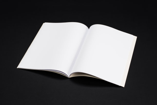 模型杂志，书或目录上的黑色桌子的背景。图片下载