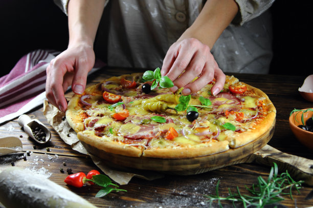 火腿罗勒披萨图片下载