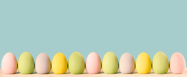 复活节彩蛋排成一排图片下载