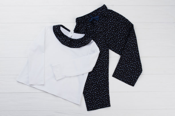 孩子们的睡衣是白色的图片下载