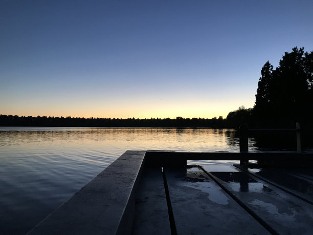 湖边的黄昏图片下载