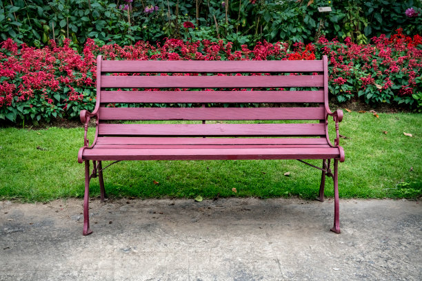 公园里的金属长凳图片下载