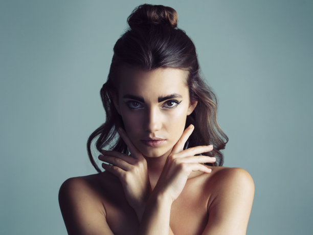 我喜欢摆弄我的造型图片下载