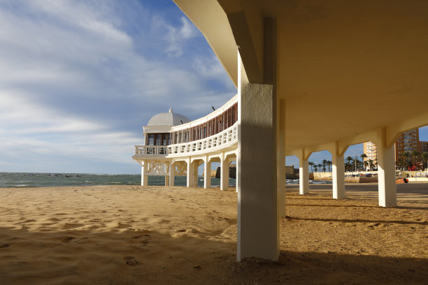 西班牙加的斯，拉卡莱塔的老码头图片下载