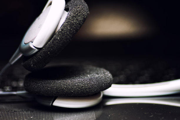 耳机耳机键盘黑色图片下载