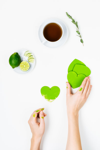 为情人制作心形的手图片下载