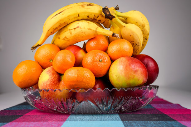 碗里的天然水果图片下载