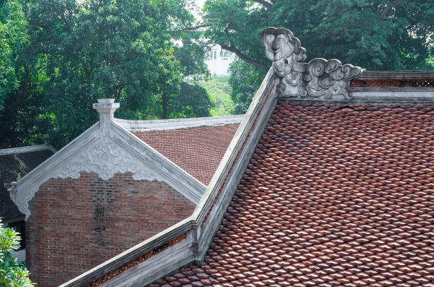 越南河内文庙的建筑和屋顶装饰。图片下载
