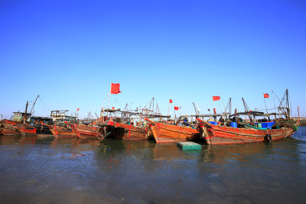 冬天，海上渔船图片下载