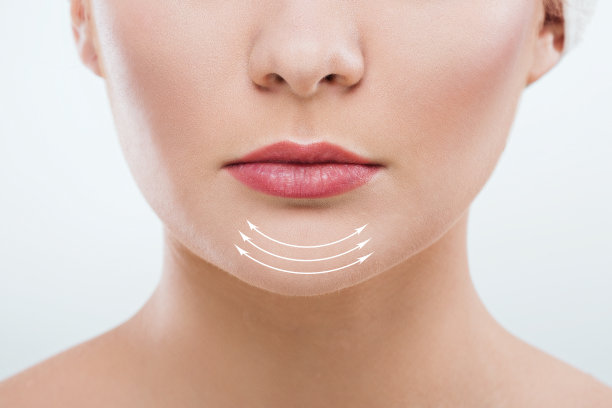 近距离的肖像美丽的女孩的嘴唇图片下载