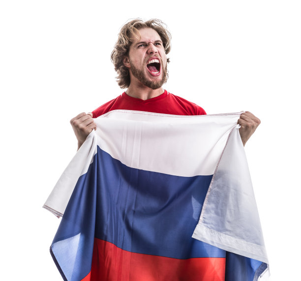 俄罗斯男运动员/粉丝在白色背景下庆祝图片下载