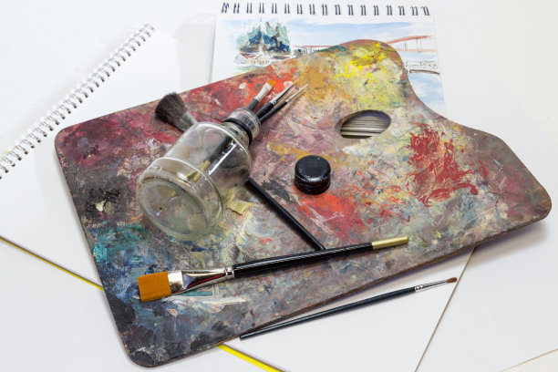 木制艺术家用画笔绘制调色板图片下载