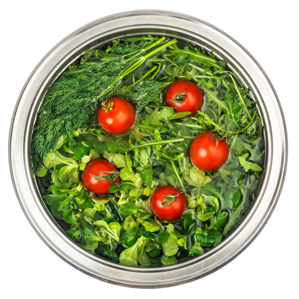 用清水、西红柿和新鲜香草在碗中洗净图片下载