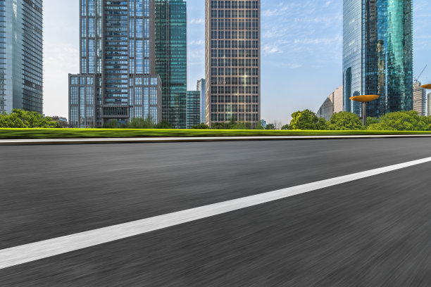 上海现代城市的柏油路图片下载