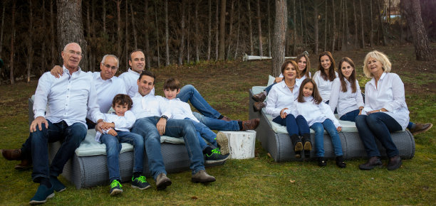 全家庆祝聚会图片下载