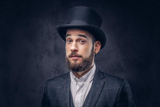 一个有型的胡须男性的肖像。图片下载