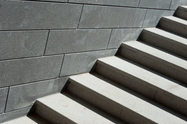 阳光照射的楼梯,石头图片下载