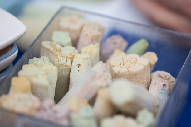 邮票为绘画陶瓷盘子-装饰图片下载