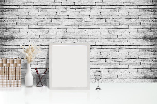 模拟海报或相框和用品的白色桌子，时髦的极简主义办公桌空间图片下载