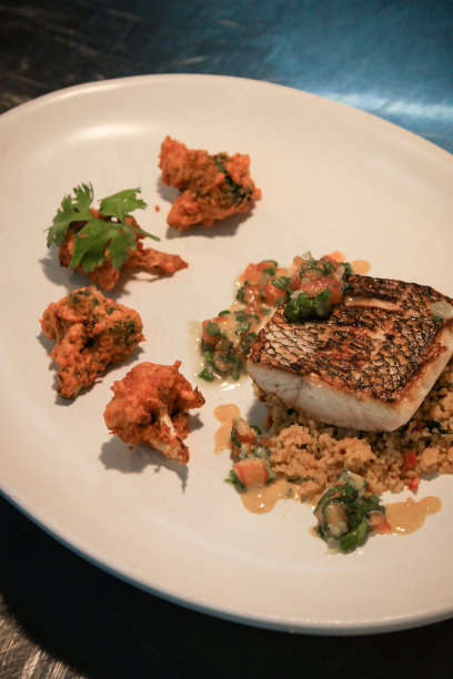 美食上碟鱼排图片下载