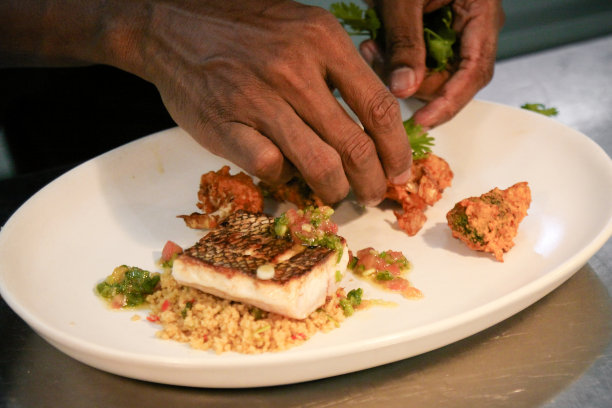 美食上碟鱼排图片下载