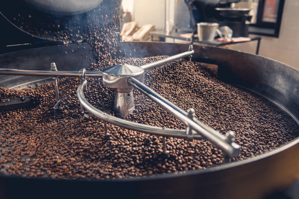 在烘烤机上放置深色颗粒图片下载