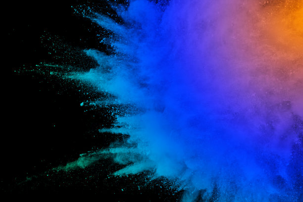 抽象彩色粉末在黑色背景上爆炸素材图片