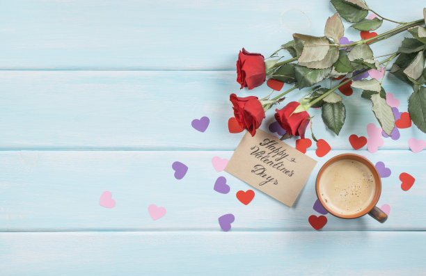 咖啡杯玫瑰，心形纸和贺卡图片下载