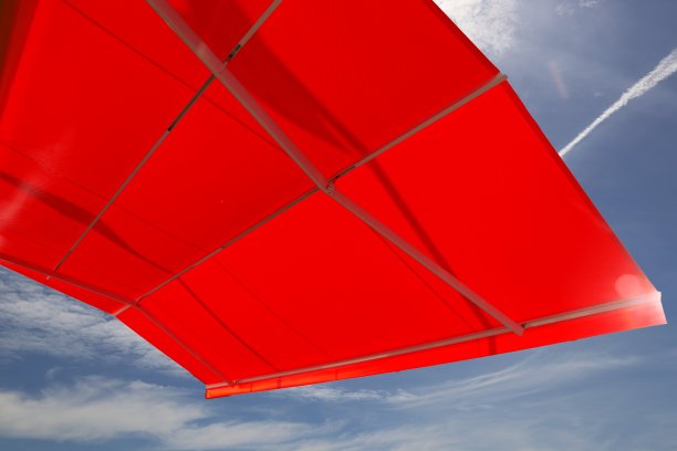 蓝天下的遮阳篷图片下载