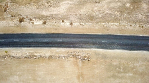 沙漠道路-航空图像图片下载