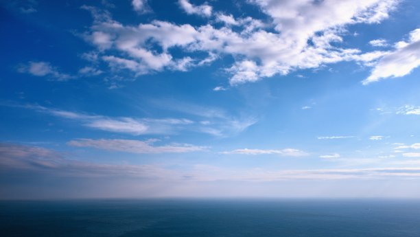 蓝色的天空素材图片