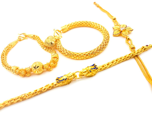 在白色背景上孤立的金手镯。图片下载