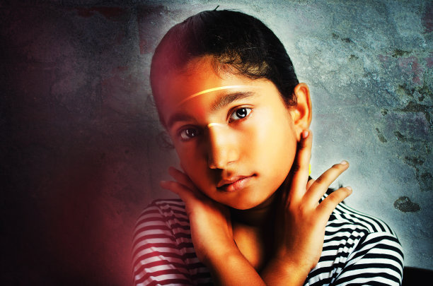 感到难过——女孩的肖像图片下载