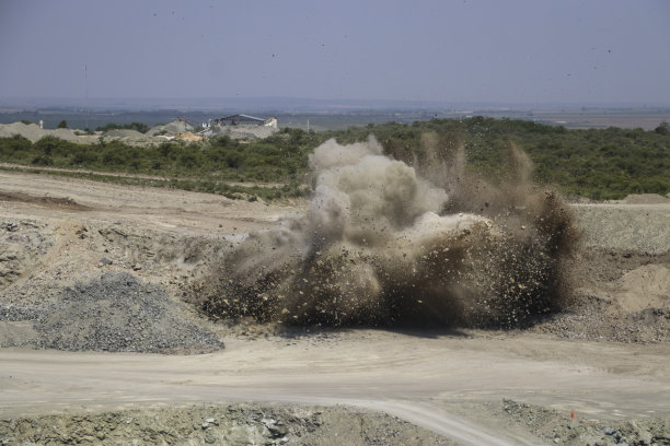 在采石场爆破图片下载