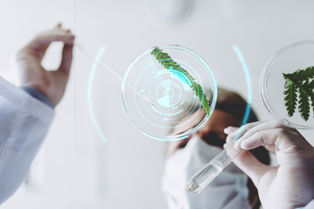 实验室工作的科学家。图片下载