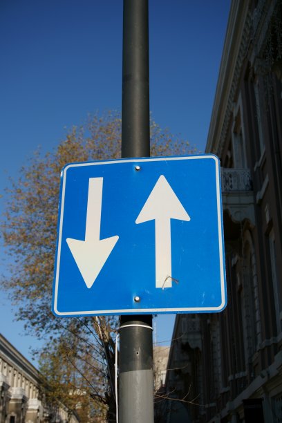 双向的路标图片下载