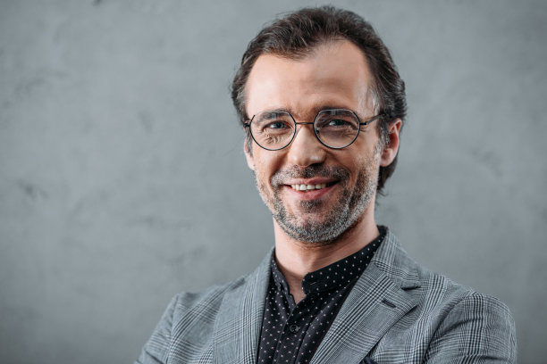 时尚中年商人图片下载