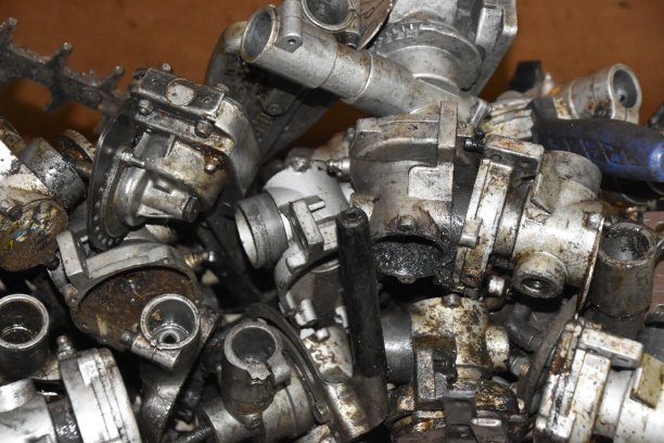 在车间修理发动机图片下载