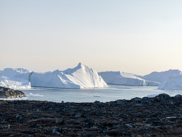 格陵兰岛北冰洋上的冰山图片下载