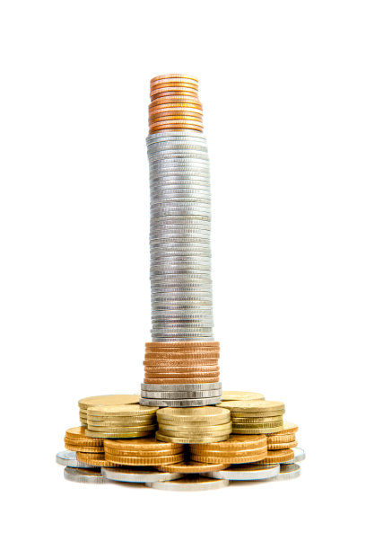 摩天大楼上的钱在白色背景上的金融概念图片下载