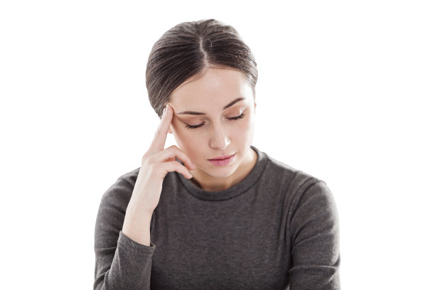 棕色皮肤的年轻女子压力很大，孤立无间图片下载