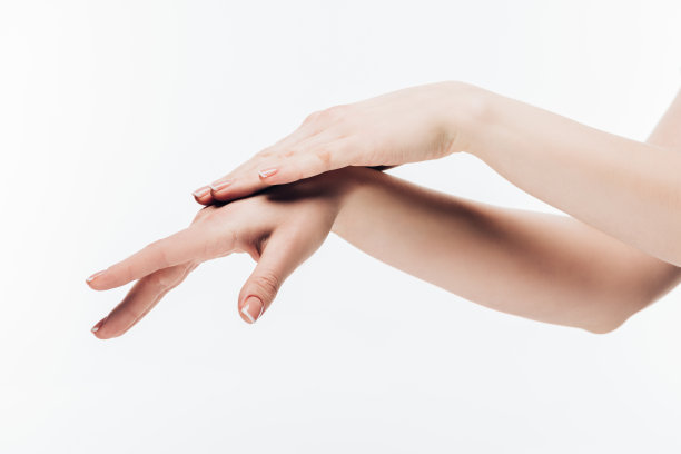 女人用化妆品霜在手上隔离白色图片下载