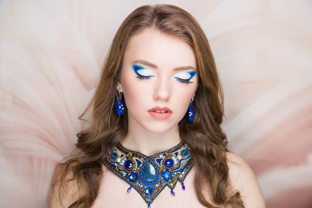 女人美丽的脸图片下载