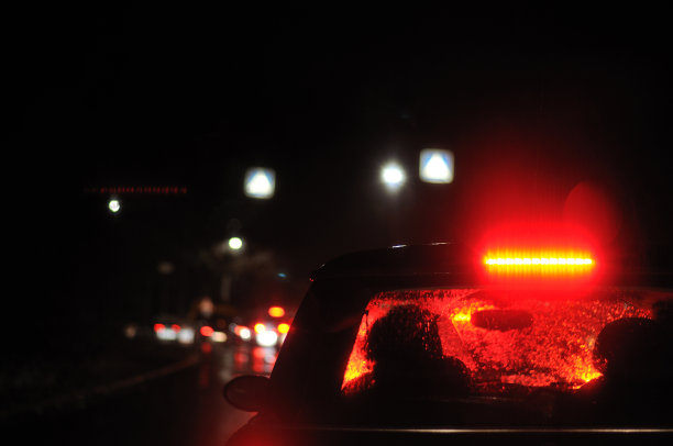 汽车在夜间图片下载