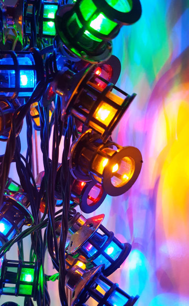 五颜六色的灯串图片下载