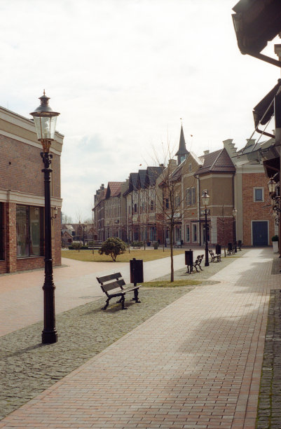 天空下的购物中心。拍摄电影图片下载