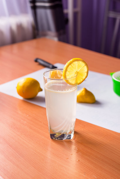 新鲜喝柠檬水图片下载