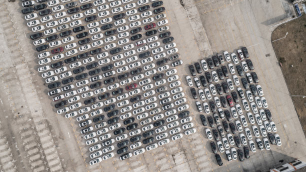 鸟瞰图的汽车停车场俯视图图片下载