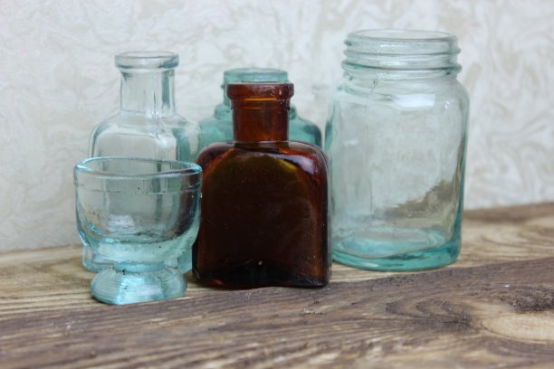 旧的玻璃瓶图片下载